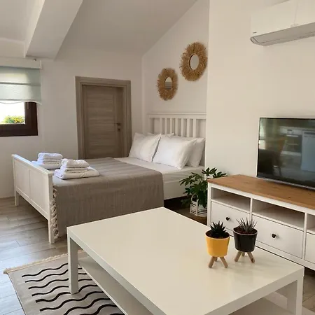 Comfortable Studio With Central Location Near Public Beach *