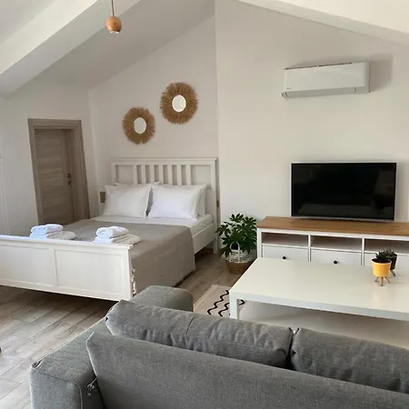 Comfortable Studio With Central Location Near Public Beach